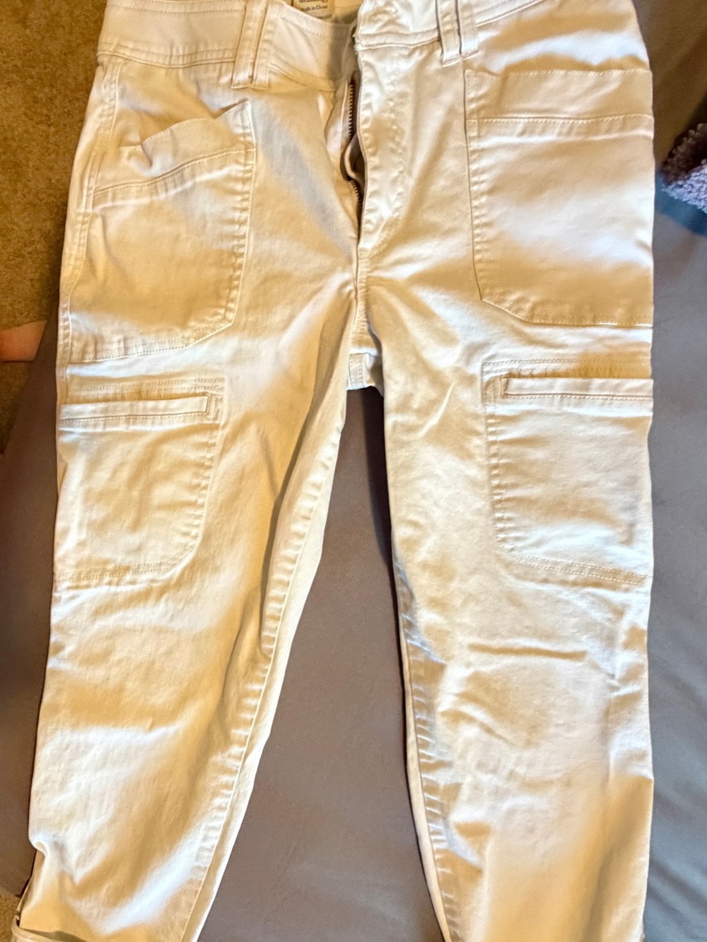 Democracy cream/white cargo pants.